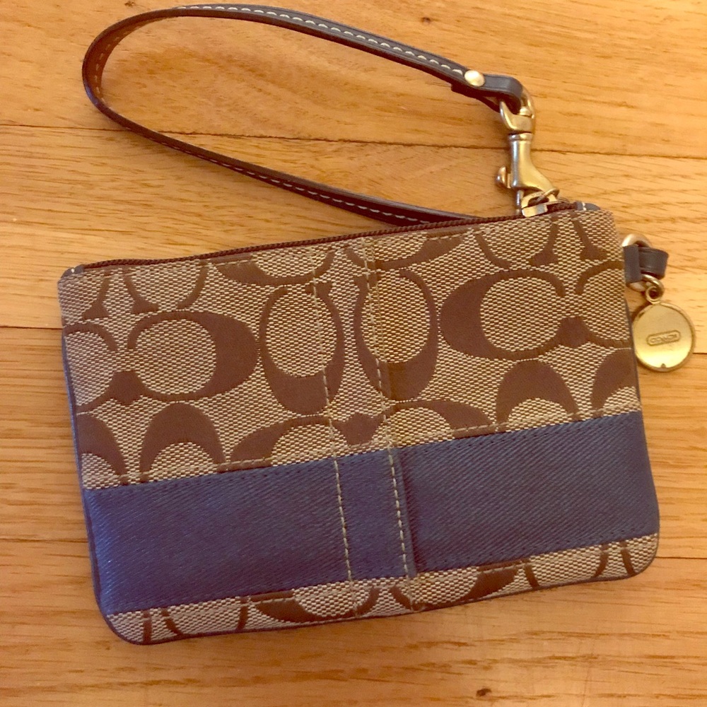Coach Wristlet- teal accent
